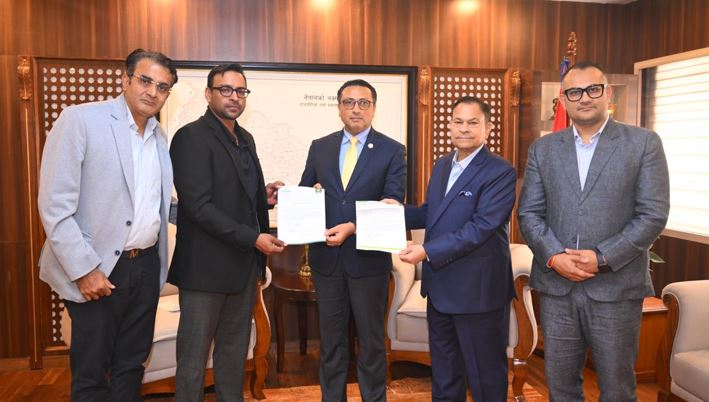 बाढीपीडितको लागि शिवम् सिमेन्टद्वारा ११ हजार बोरा सिमेन्ट र शिवम् होल्डिङस्द्वारा २१ लाख नगद सहयोग